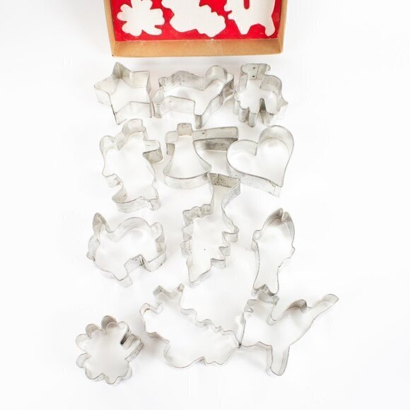 Vintage Cookie Cutters - Metal - Set of 12 in Original Box - A Baking Treasure! - Picture 4 of 5